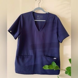 Figs Navy Casma™ Two-Pocket Scrub Top XL